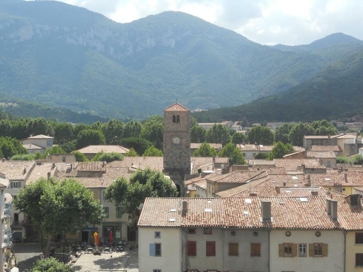 Villa Entre L'Eglise Et La Place Quillan Exterior foto